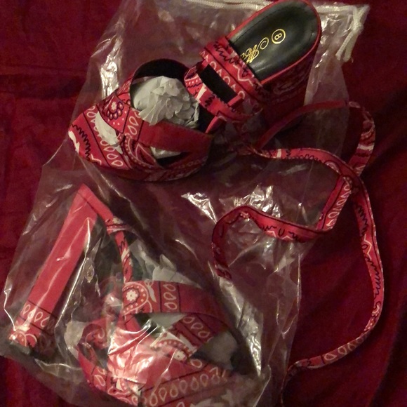 Size 8 Heels - Picture 2 of 3